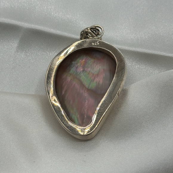 Sterling silver “mother of pearl” blister pearl  pendant - Picture 5 of 5
